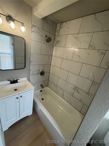 809 W Galveston Street, Broken Arrow, OK 74012