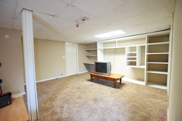 722 Overton Dr, Clarksville, TN 37042