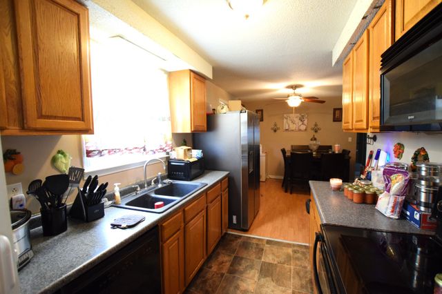 722 Overton Dr, Clarksville, TN 37042