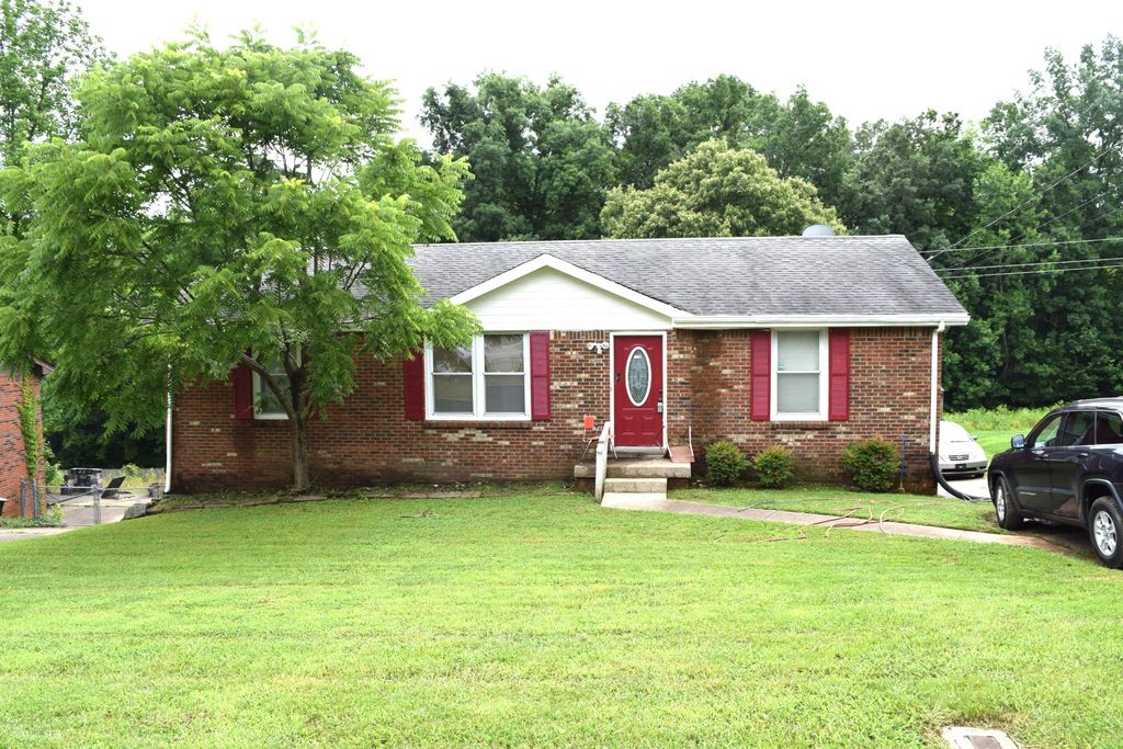 722 Overton Dr, Clarksville, TN 37042