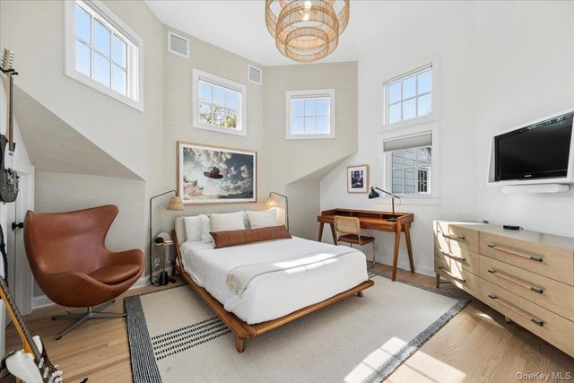 15 Bishop Place, Larchmont, NY 10538