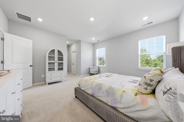 1289 RED CLOVER LN, Ranson, WV 25438