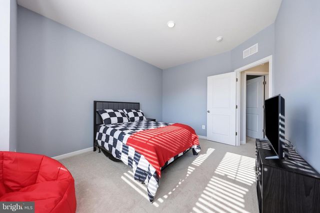 1289 RED CLOVER LN, Ranson, WV 25438