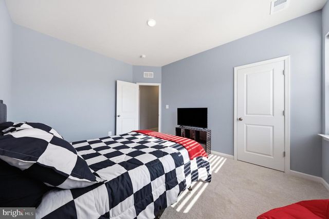 1289 RED CLOVER LN, Ranson, WV 25438