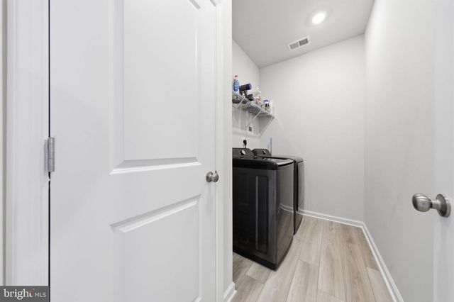 1289 RED CLOVER LN, Ranson, WV 25438