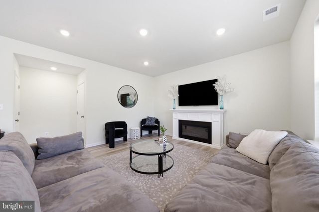 1289 RED CLOVER LN, Ranson, WV 25438