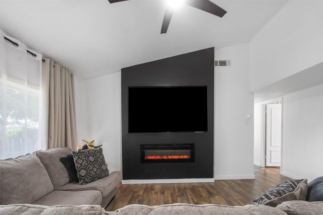 917 Park East Circle, Garland, TX 75043