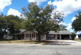 403 N West Street, Weimar, TX 78962