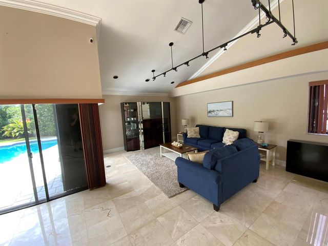 621 SW 101st Avenue, Plantation, FL 33324