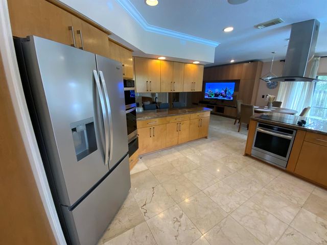621 SW 101st Avenue, Plantation, FL 33324