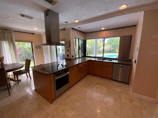 621 SW 101st Avenue, Plantation, FL 33324