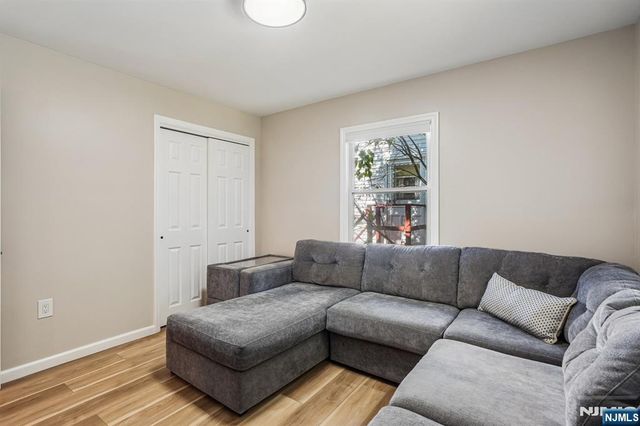 102 Hiawatha Boulevard, Oakland, NJ 07436