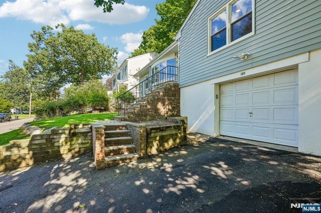 102 Hiawatha Boulevard, Oakland, NJ 07436