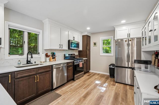 102 Hiawatha Boulevard, Oakland, NJ 07436
