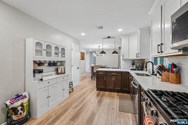 102 Hiawatha Boulevard, Oakland, NJ 07436
