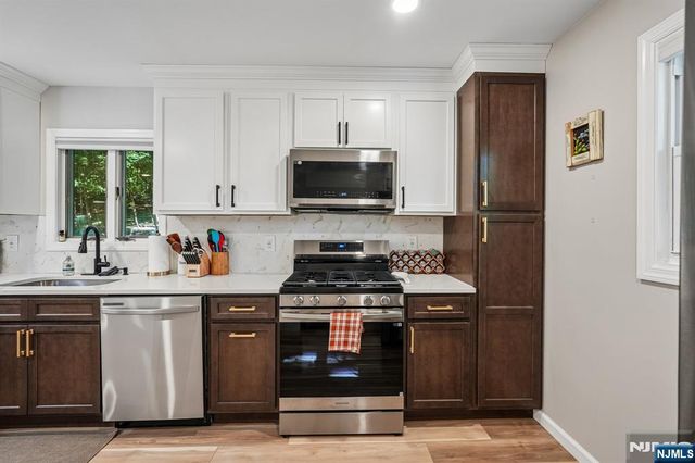 102 Hiawatha Boulevard, Oakland, NJ 07436