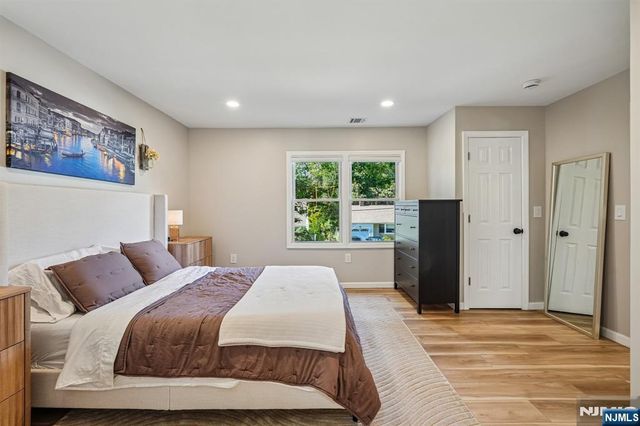 102 Hiawatha Boulevard, Oakland, NJ 07436