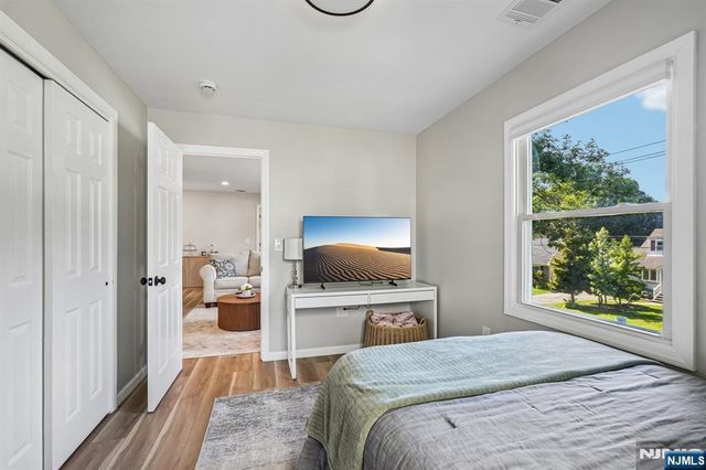102 Hiawatha Boulevard, Oakland, NJ 07436