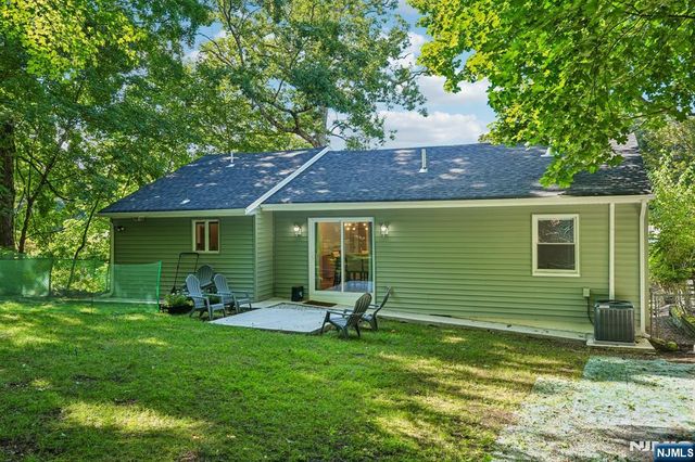 102 Hiawatha Boulevard, Oakland, NJ 07436