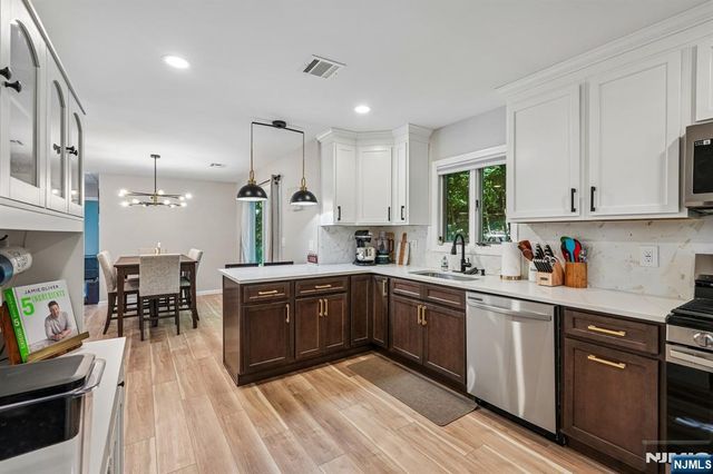 102 Hiawatha Boulevard, Oakland, NJ 07436