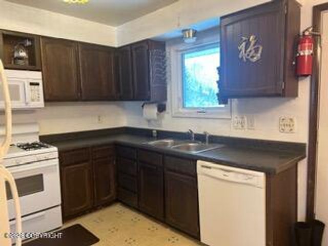 1704 Orca Place, Anchorage, AK 99501