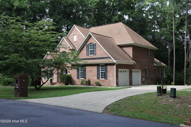 315 Chestnut Drive, Vass, NC 28394