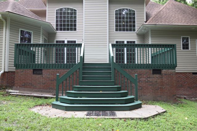 315 Chestnut Drive, Vass, NC 28394