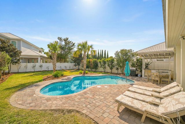 137 Autumn Avenue, Freeport, FL 32439