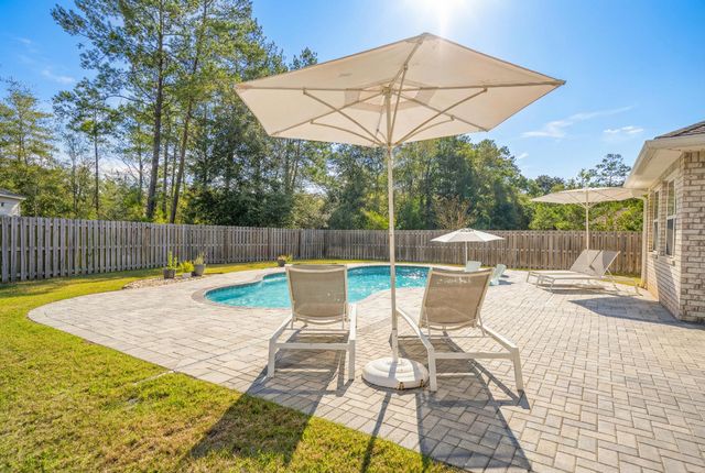 137 Autumn Avenue, Freeport, FL 32439