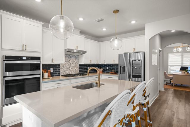 137 Autumn Avenue, Freeport, FL 32439