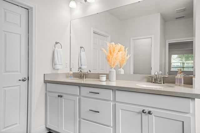 137 Autumn Avenue, Freeport, FL 32439