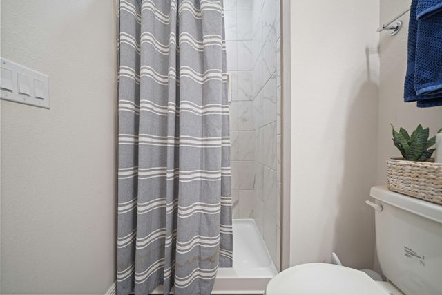 137 Autumn Avenue, Freeport, FL 32439