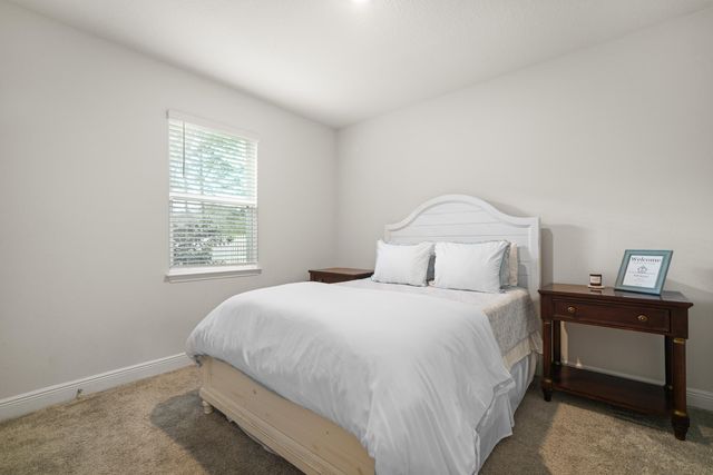 137 Autumn Avenue, Freeport, FL 32439