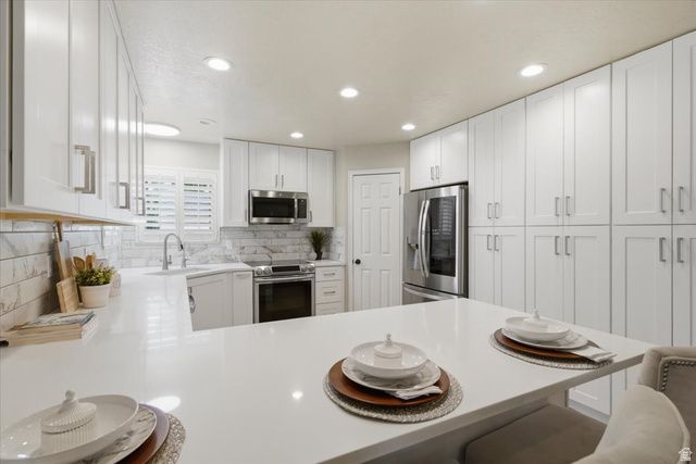 8228 S SET POINT CIR, Sandy, UT 84093