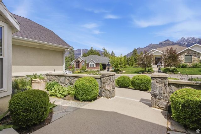 8228 S SET POINT CIR, Sandy, UT 84093