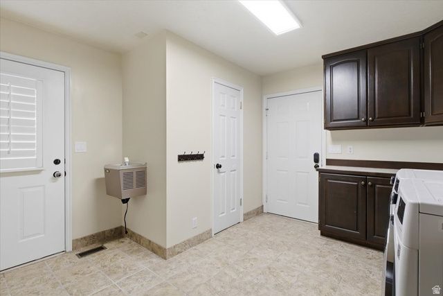 8228 S SET POINT CIR, Sandy, UT 84093