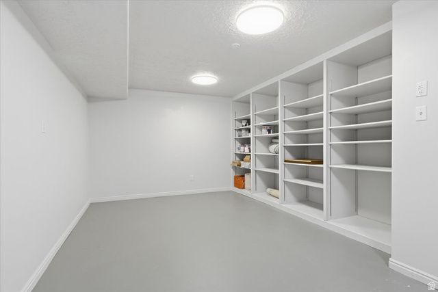 8228 S SET POINT CIR, Sandy, UT 84093