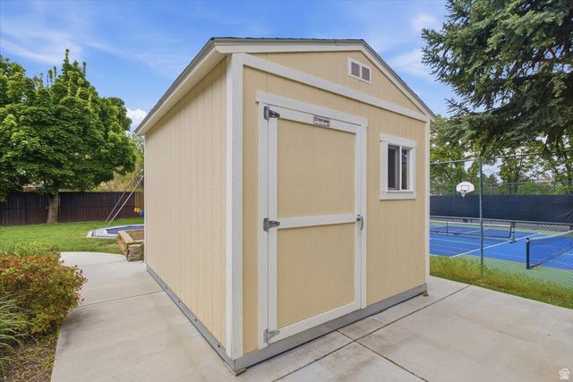 8228 S SET POINT CIR, Sandy, UT 84093