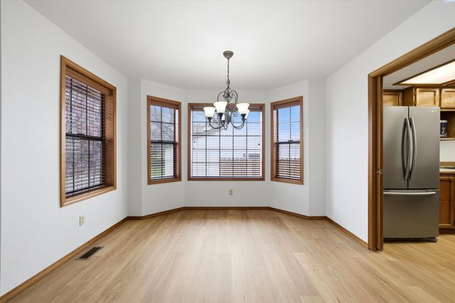 628 Meadows Dr East, Richland, WA 99352