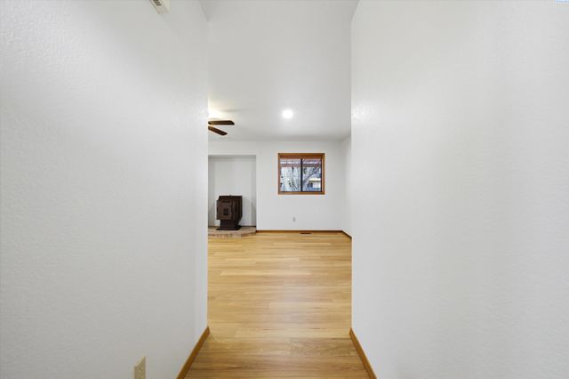 628 Meadows Dr East, Richland, WA 99352