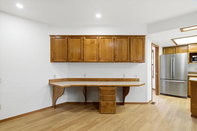 628 Meadows Dr East, Richland, WA 99352