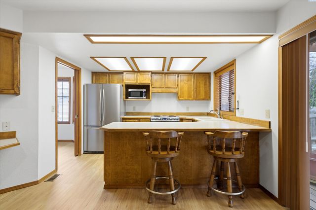 628 Meadows Dr East, Richland, WA 99352