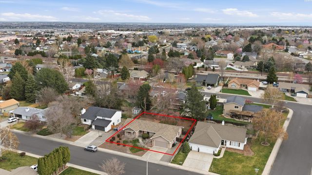 628 Meadows Dr East, Richland, WA 99352