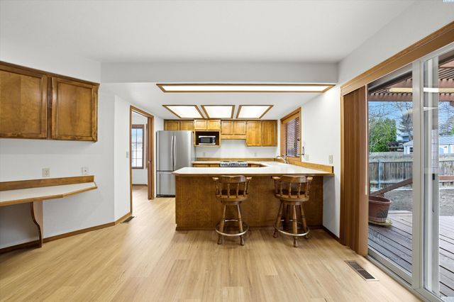 628 Meadows Dr East, Richland, WA 99352