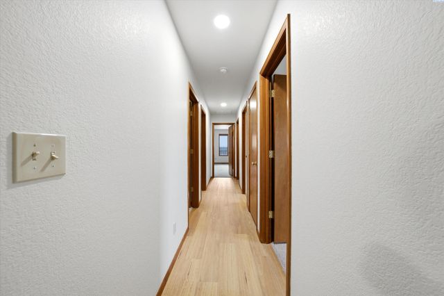 628 Meadows Dr East, Richland, WA 99352