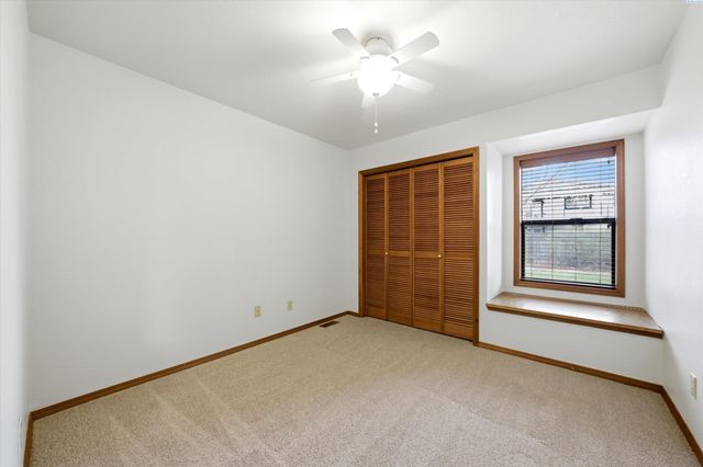 628 Meadows Dr East, Richland, WA 99352