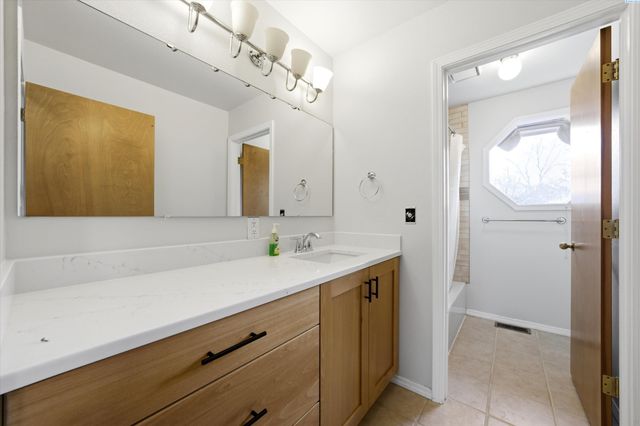 628 Meadows Dr East, Richland, WA 99352