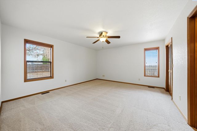 628 Meadows Dr East, Richland, WA 99352