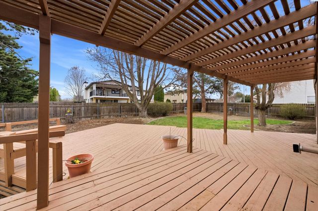 628 Meadows Dr East, Richland, WA 99352