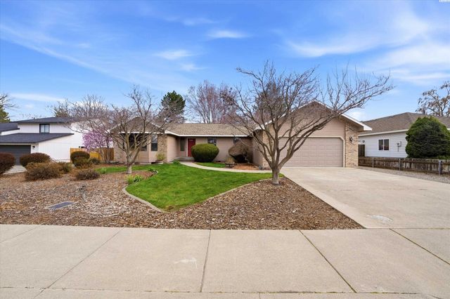 628 Meadows Dr East, Richland, WA 99352